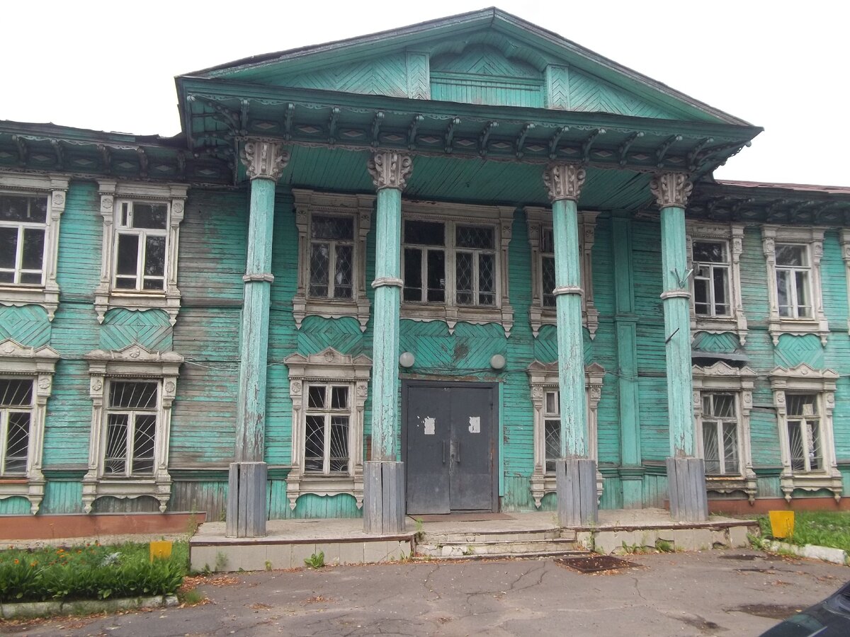 Деревянная постройка первой трети ХХ века, раньше здесь размещался ЗАГС