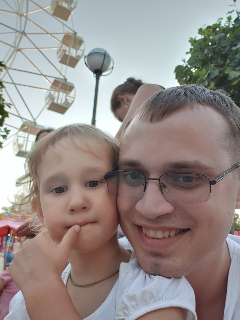 Это мы с дочкой в Геленжике летом