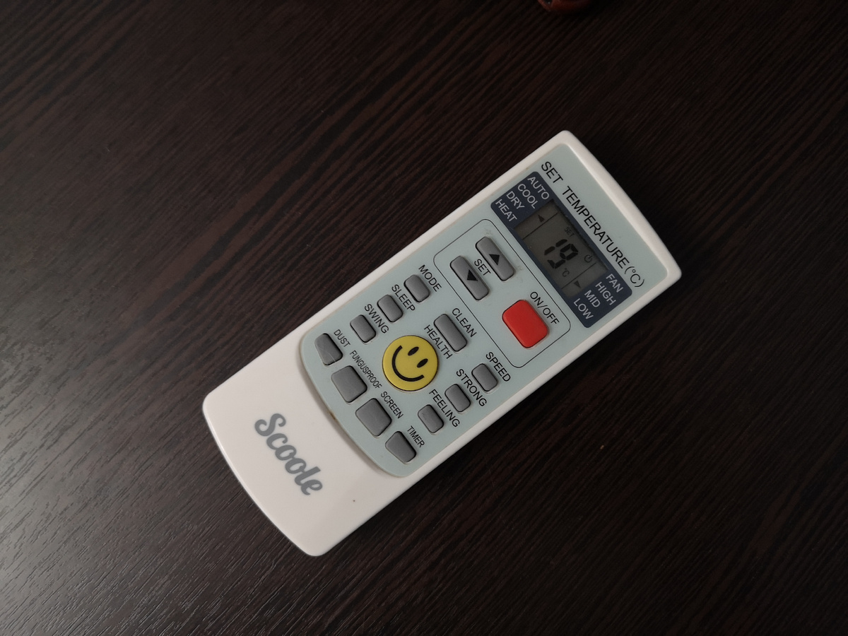 Один раз научиться пользоваться пультом не составляет труда. Делов на пару минут