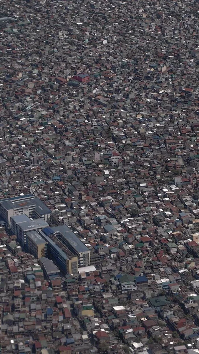 Мы привыкли видеть в Интернете идеальные снимки красивой архитектуры, зеленых пейзажей, живописных достопримечательностей, счастливых туристов и тому подобное.-24