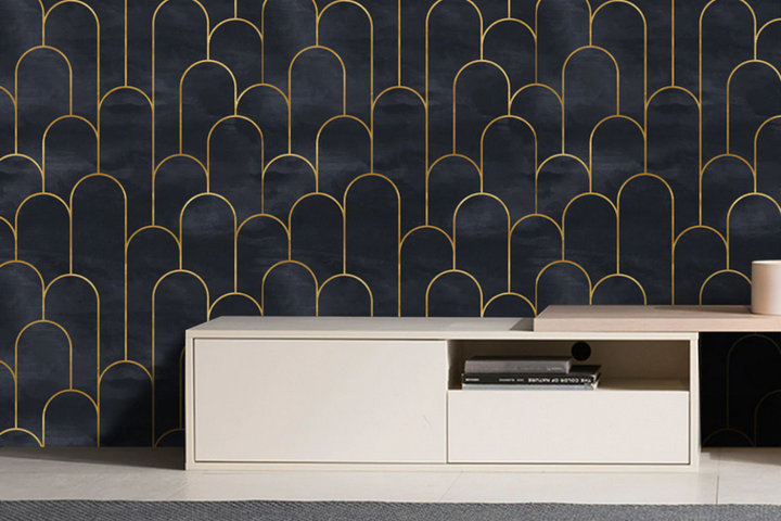 Черные обои с золотистым рисунком