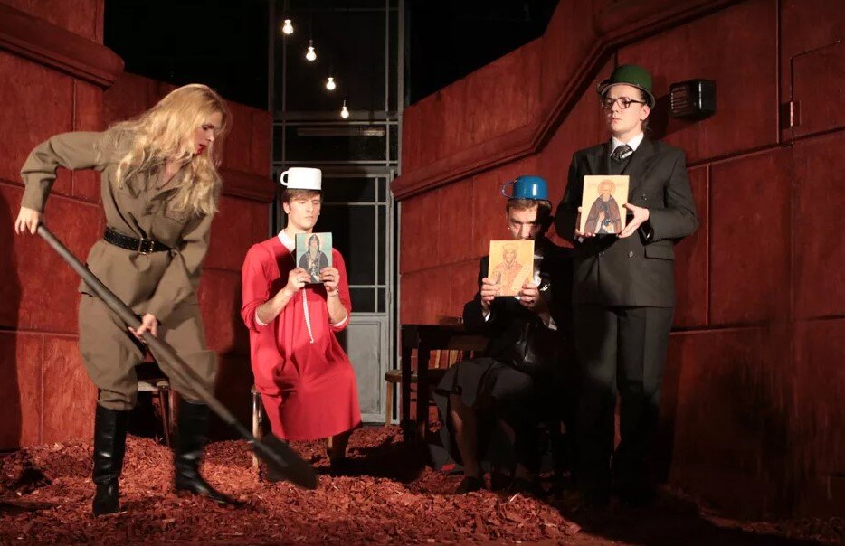 "Лир" спектакль  Богомолова, чьи спектакли  подобного рода. финансируется из бюджета минкульта.. фото из свободного доступа в инете 