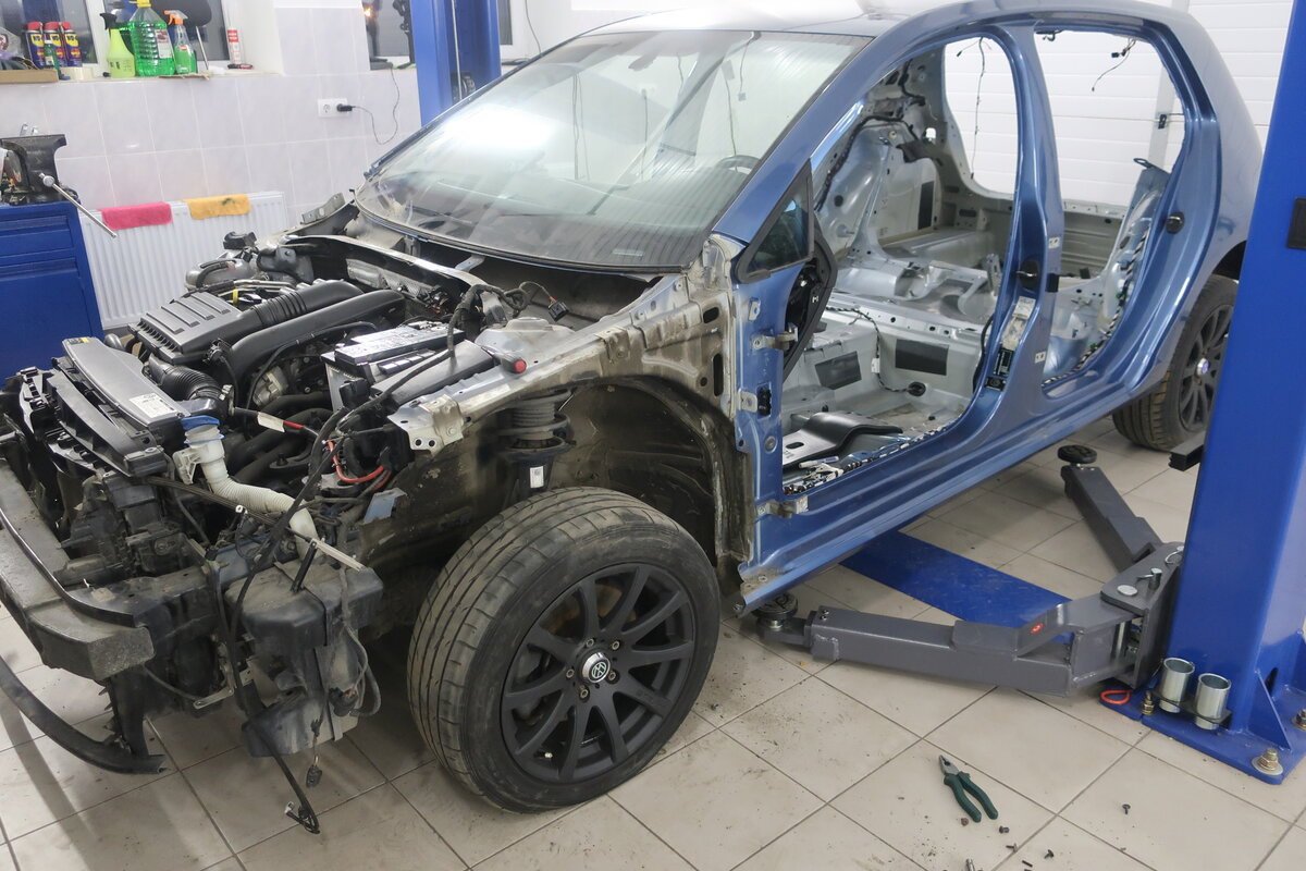 без дверей и остального "навесного" по кузову