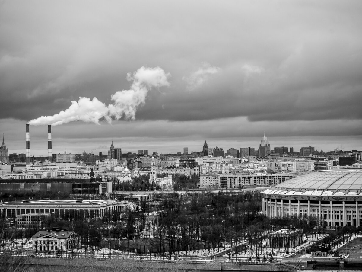 По традиции начнем с городского ЧБ и плавно подготовим глаза к весеннему цвету)