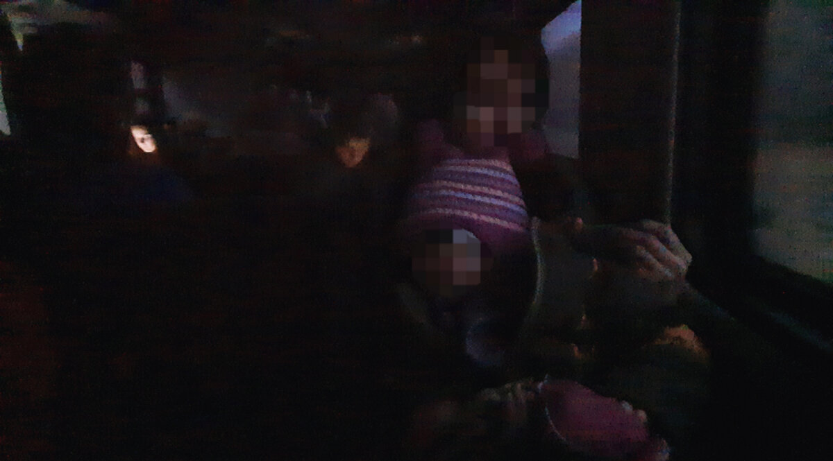 Еще не стемнело, но уже мрачно