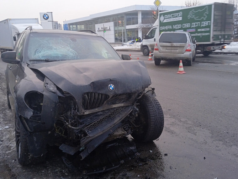    В Екатеринбурге в ДТП двух иномарок пострадали дети и мужчина