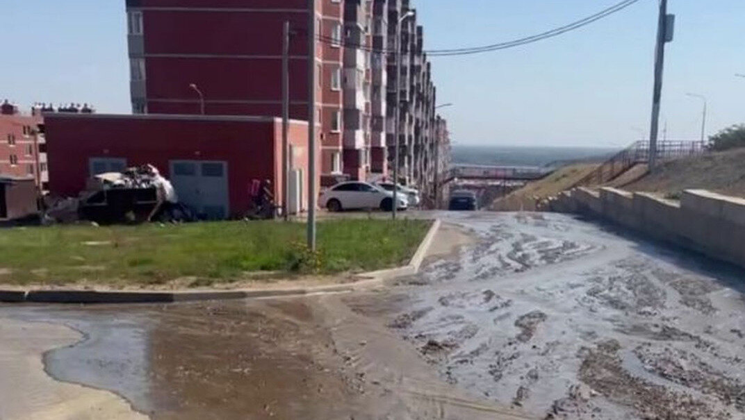     Порыв на водоводе произошел в воскресенье в Кировском районе Волгограда возле жилого комплекса «Колизей». На место аварии выехали специалисты ресурсоснабжающей компании, сообщают «НовостиВолгограда.ру».