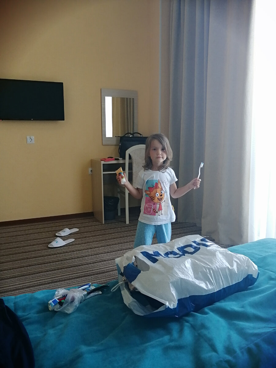 А это позапрошлогодний люкс.  В одну комнату мы даже вчетвером не особо лезем. 