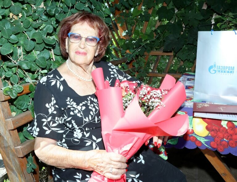    Газодобытчики поздравили блокадницу Марину Сергеевну Воробейкину с 90-летним юбилеем Марина Шарт