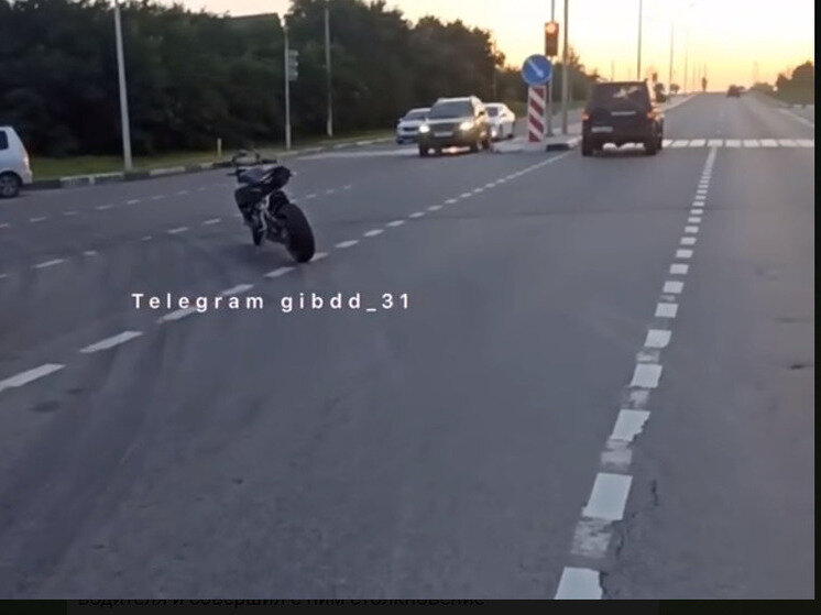     В Белгородском районе «УАЗ» столкнулся с мотоциклом «Дукати», фото: скриншот видео со страницы t.me/gibdd_31