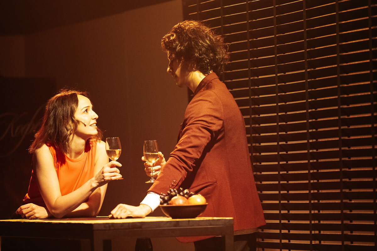 Кадр из спектакля "Женское счастье". Фотограф Петр Захаров.