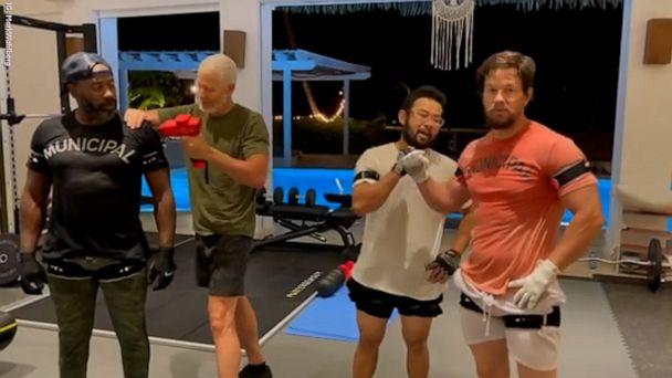 Марк (справа), кажется, ещё не до конца проснулся.  