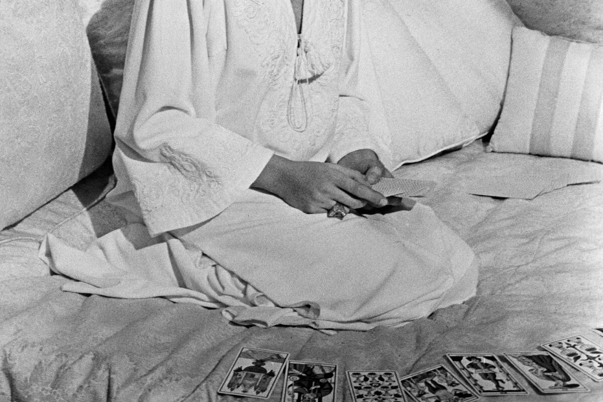     Какие расклады на Таро стоит сделать в преддверии Нового года: три главных варианта