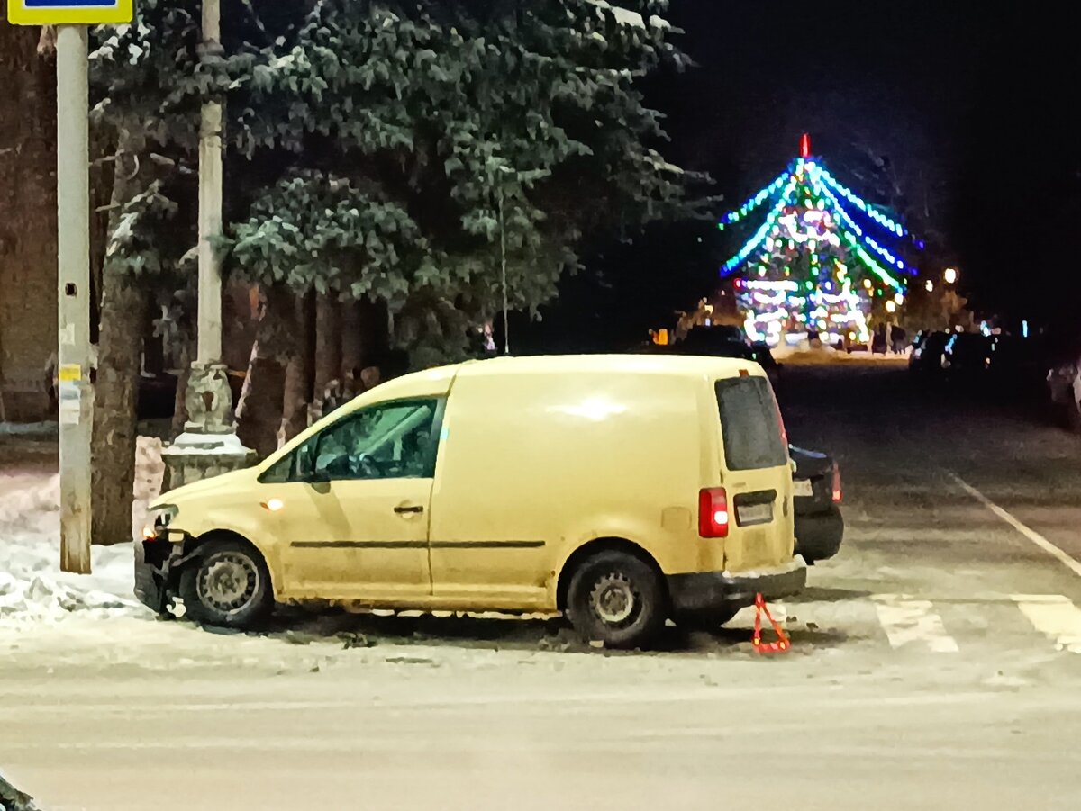    В центре Брянска произошло зимнее ДТП напротив Сити-холла на Фокина avchernov