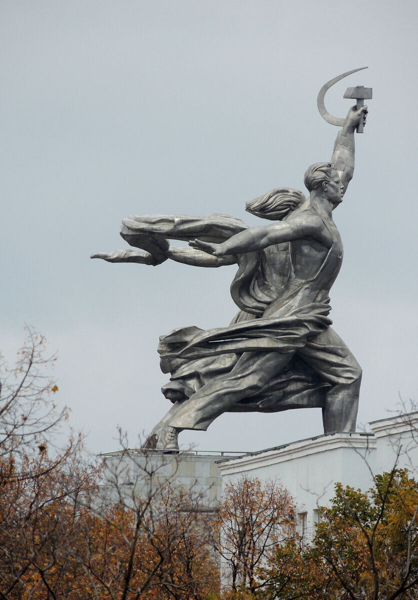 Скульптура рабочий. Вера Мухина ВДНХ. Памятник серп и молот на ВДНХ. Рабочий и колхозница Бориса Иофана и веры Мухиной. Вера Мухина рабочий и колхозница.