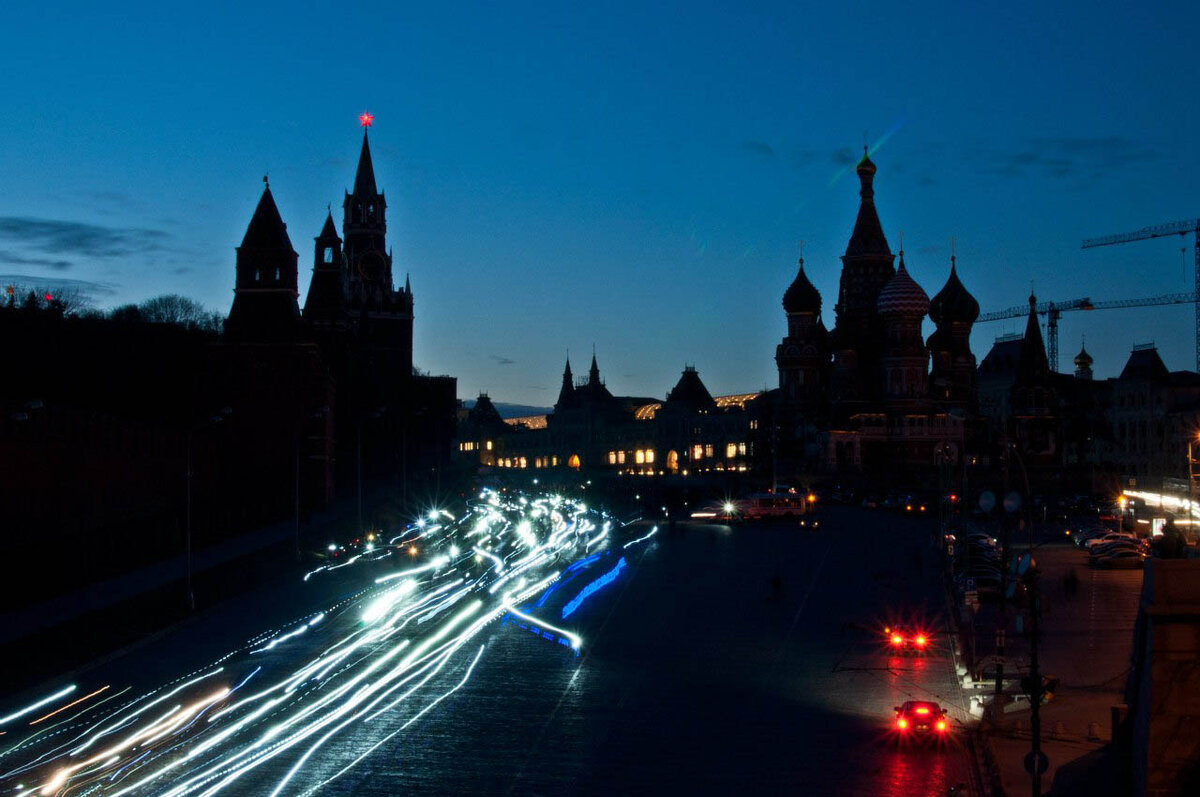 Earth москва. Час земли Москва. Час земли в России. Кремль час земли. Московский Кремль в час земли.