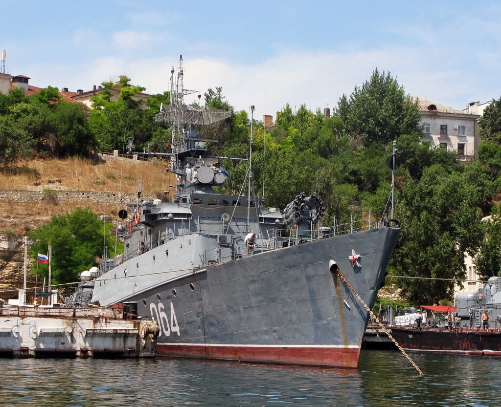 Корабль проекта 1124м Черноморского флота с установкой РБУ-6000