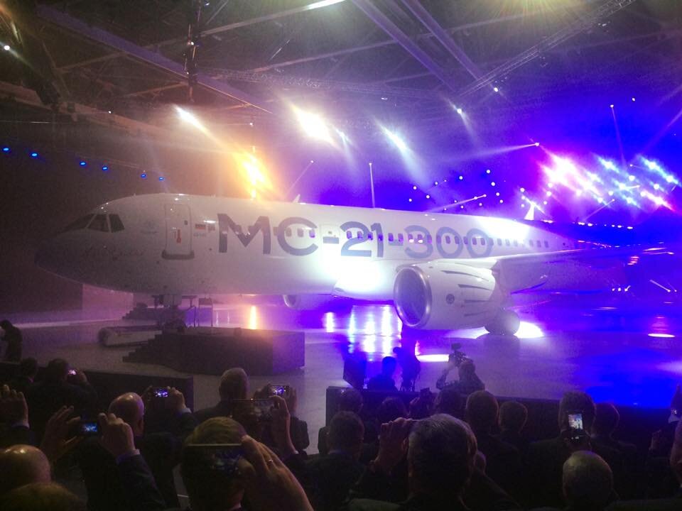 Фото: Екатерина Згировская // июнь 2016 г //  Выкатка первого летного экземпляра самолета МС-21 на Иркутском авиационном заводе ОАК 