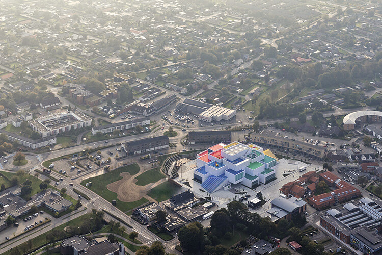 Фото Lego House с высоты.