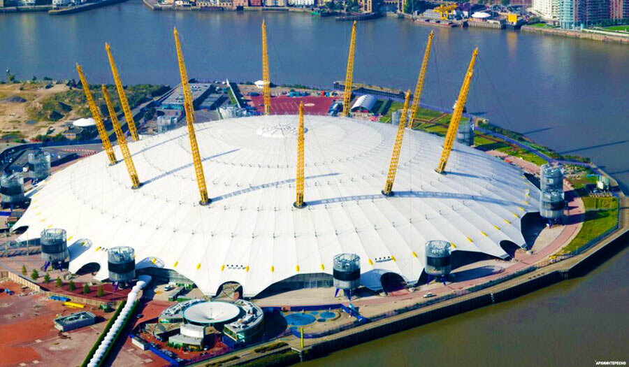 12 мачт, по замыслу архитекторов, символизируют 12 месяцев в году, 12 часов на циферблате и 12 созвездий. 