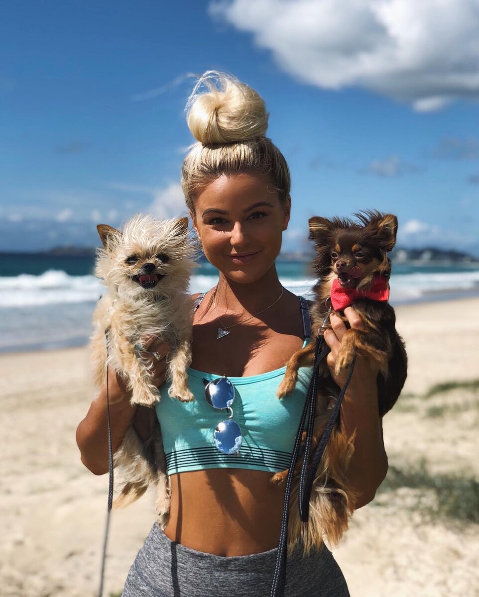 28-летняя австралийка показала в своем инстаграме, какими приемами пользуются девушки, чтобы выглядеть идеально на фотографиях. И дело вовсе не в позе и освещении.