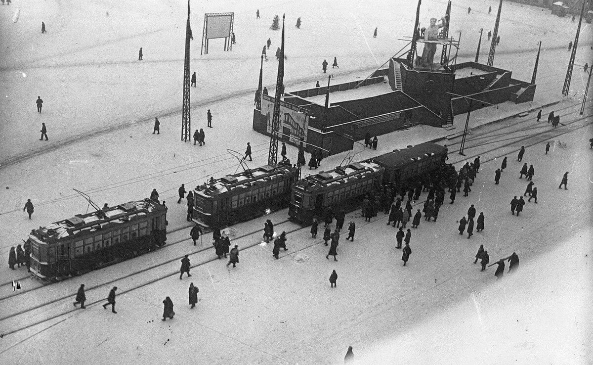 "Площадь 1905 года". Свердловск. Зима, 1930 год. 