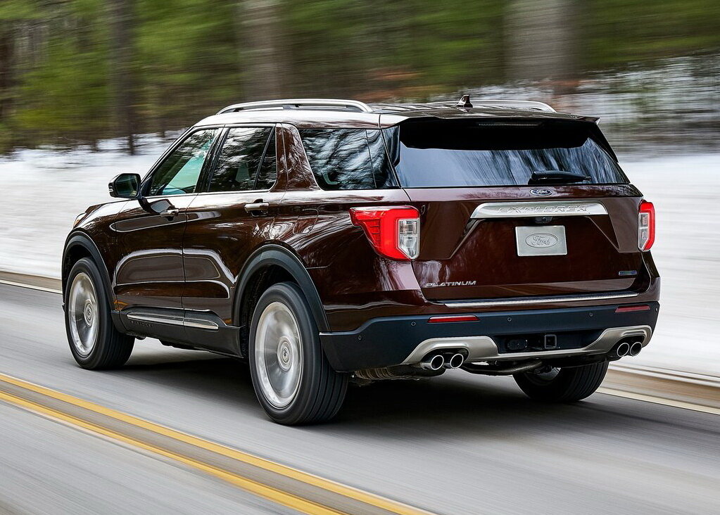 К существующим системам в оснащение нового Explorer вошли усиленные тормоза, колеса от 18 до 21 дюйма, адаптивный круиз контроль с функцией распознавания знаков ограничения скорости и автоматического соблюдения скоростного режима, система поставарийного торможения, система распознавания перекрещивающихся курсов при движении задним ходом с функцией торможения, ассистент парковки и расширенная версия комплекса безопасности Co-Pilot360. 