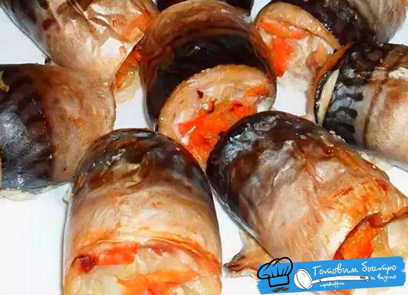  Запеченные рулетики из филе минтая - это очень вкусное и ароматное рыбное блюдо, в котором сухое филе минтая превращается в сочное и нежное мясо. Наличие красных спелых помидор, твёрдого сыра и ароматных приправ для рыбы помогают этому превращению. Самая дешёвая и доступная всем нам рыба превратится в кулинарный шедевр при вашем желании и капельки фантазии.