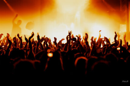 Музыкальные направления - рок, металл, электронная музыка и некоторые виды попсы негативно влияют на наше состояние сознания и физическое здоровье, такую музыку следует избегать. 