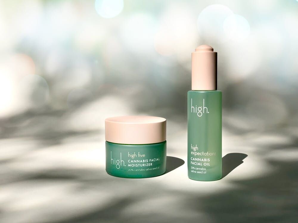 HIGH – замечательная игра слов. Бренд может похвастаться не только супер стильными баночками и органическим составом средств, но и тем, что при производстве используется только солнечная энергия. 