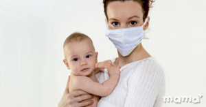 Безусловно, постоянно находиться в маске не получится, а только при проведении манипуляций с ребенком, то нужно применять и следующий прием – частое проветривание для того, чтобы уменьшить концентрацию вирусов в воздухе комнаты.  Не менее 4 раз в сутки.