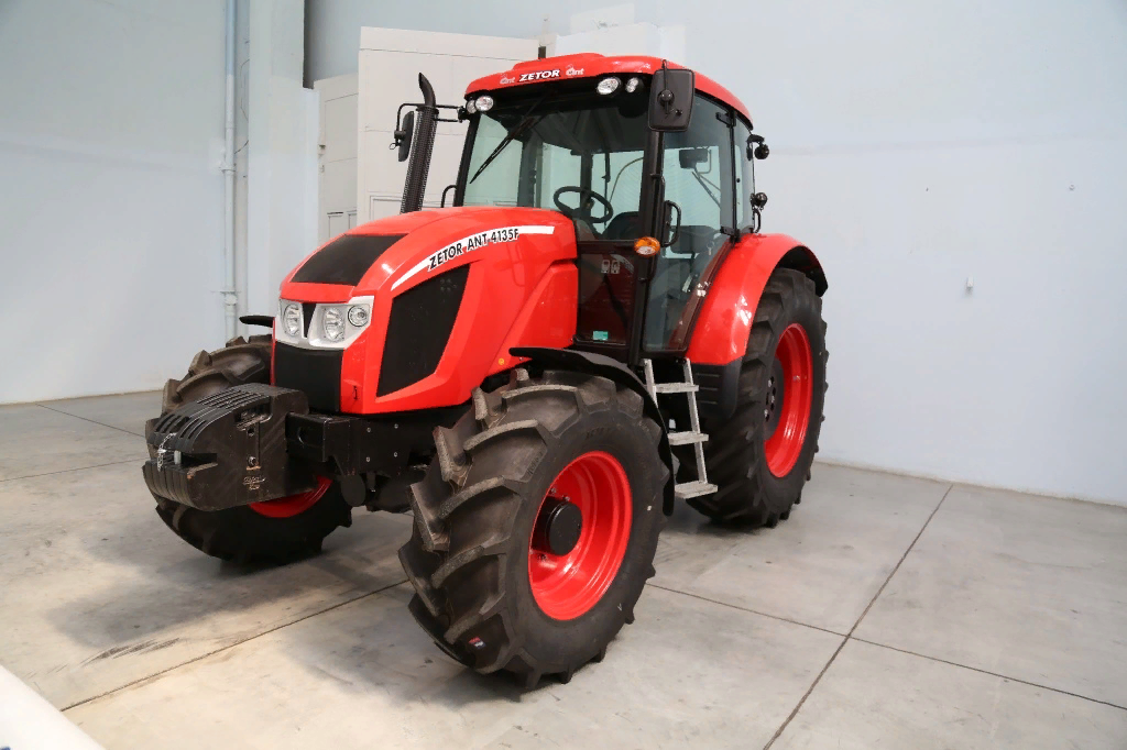 Трактор производит. Трактор Ant 4135f. Чешский трактор Zetor. Трактор КЭМЗ ант. Ковровский завод Зетор.