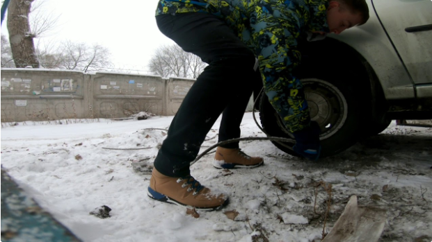 Источник фото: https://www.google.com.ua/search?q=Сел+аккумулятор,+но+толкнуть+некому+и+прикурить+не+у+кого&client