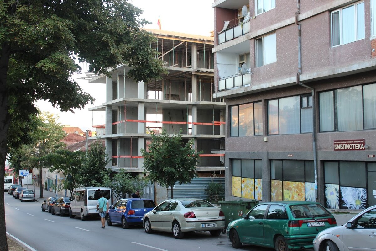 Благоевград всё еще активно строится. Новые дома здесь растут как грибы