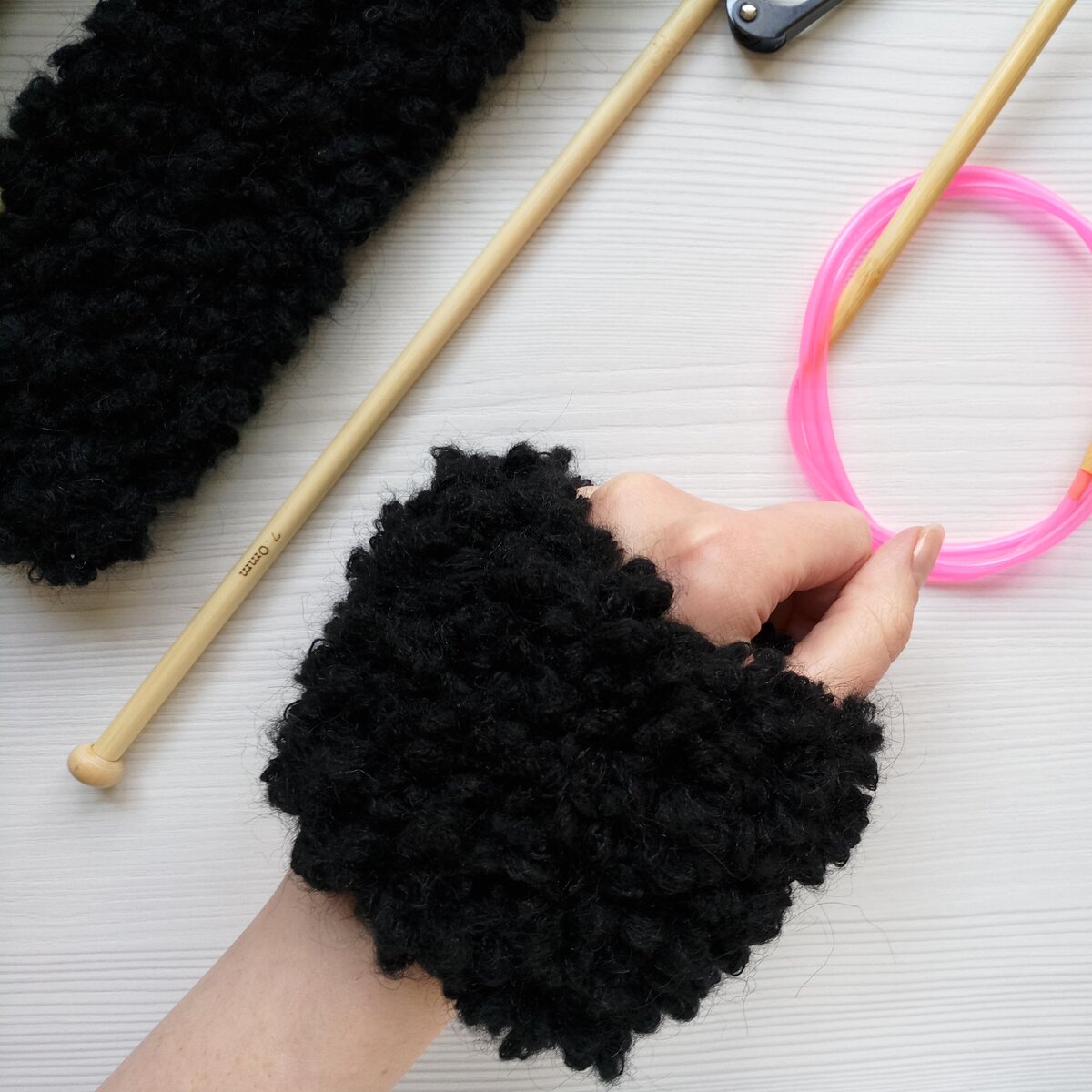 Высветлила, чтобы глубокий черный обрел тени, и вы могли увидеть сходство с каракулем