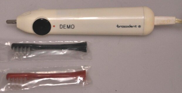 Первая электрическая зубная щетка