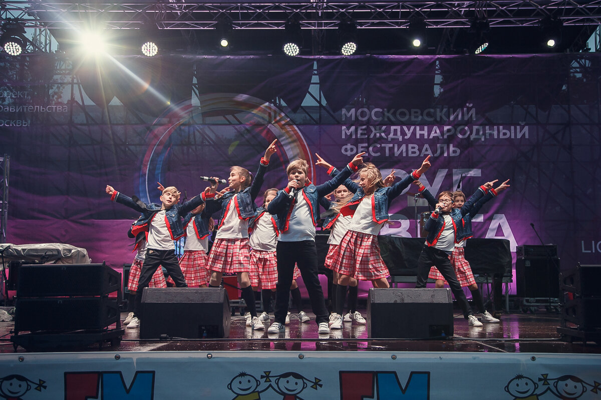 елка детского радио. елка детского радио. театр детского радио. елкадеьского радио космос. детское радио логотип.