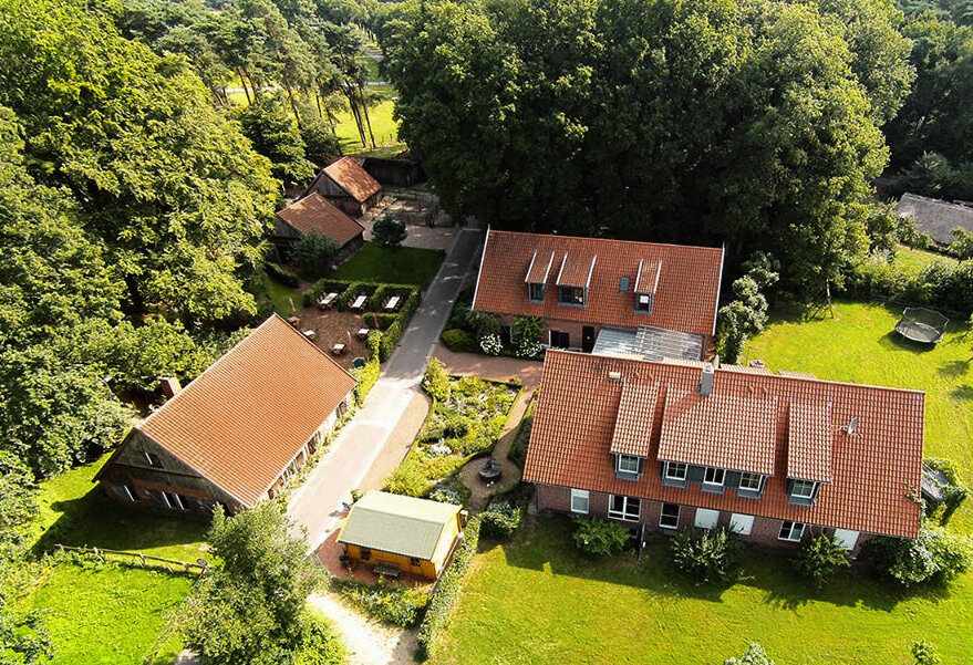 «Жить» или «проживать»?