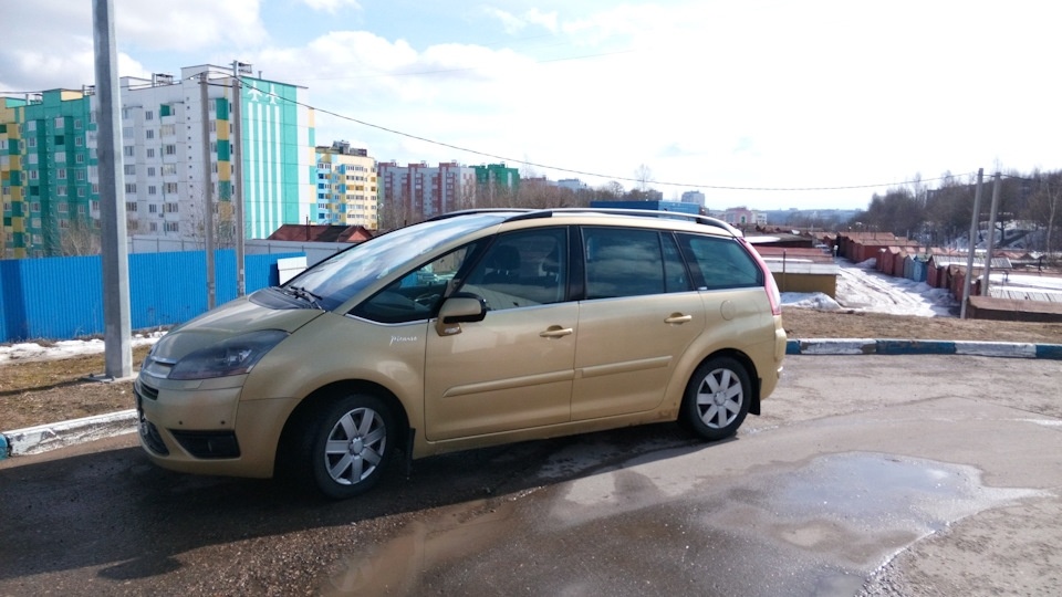 Мои личные фотографии моего  Citroen Grand C4 Picasso 2007 года. 