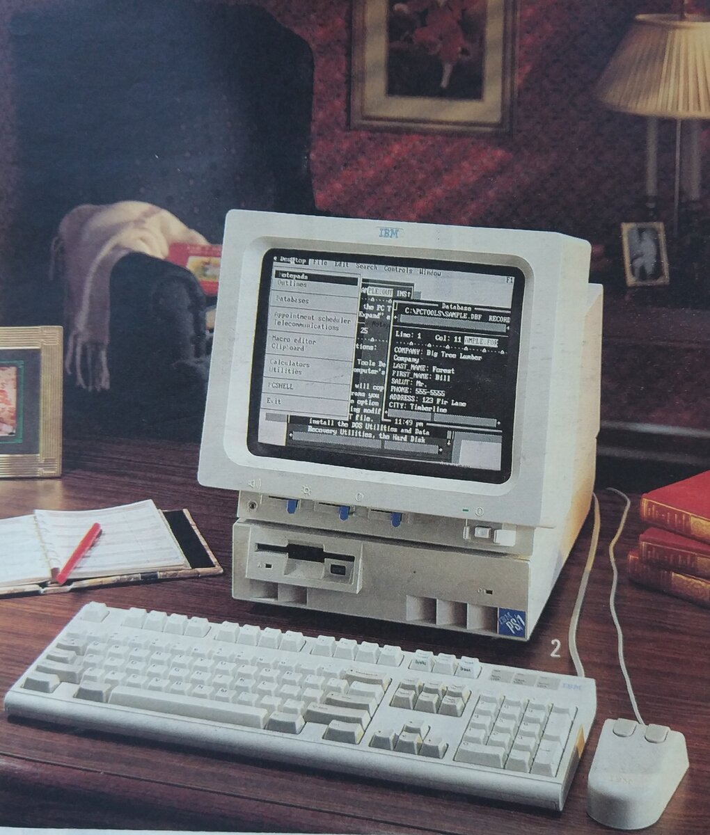 Такой же, как первый, но с черно-белым экраном