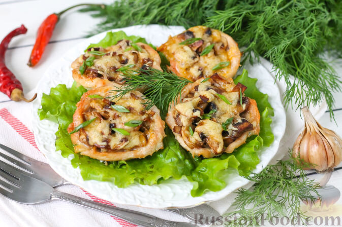 куриное филе, грибы, сыр твёрдый, масло растительное, соль, перец чёрный молотый