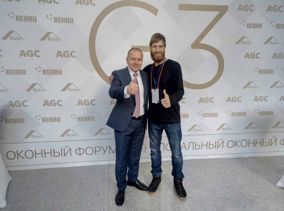 Это я на международной выставке Mosbuild 2019 году с Генеральным директором компании RotoFrank Мелиховым Виктором Анатольевичем.