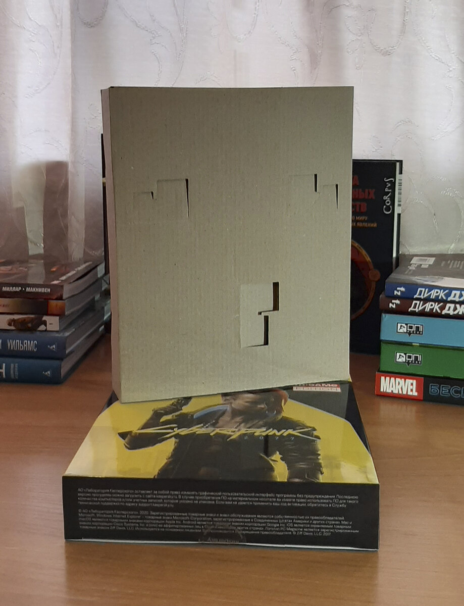 А вот и содержимое...кого-то мне оно напоминает...