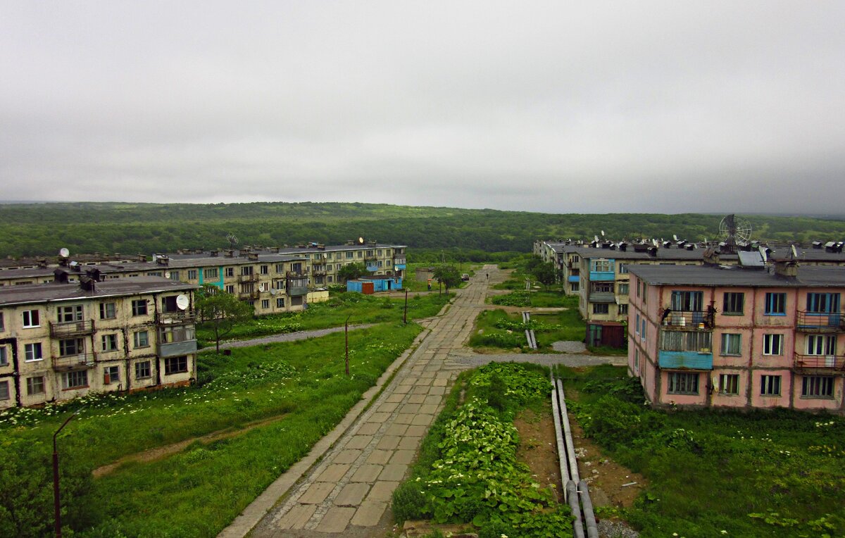 Город-призрак на Курилах Жизнь военного городка на острове Итуруп (12 фото)