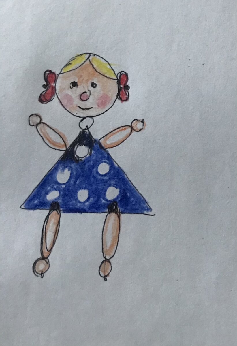 Мама нарисовала куколку по памяти 