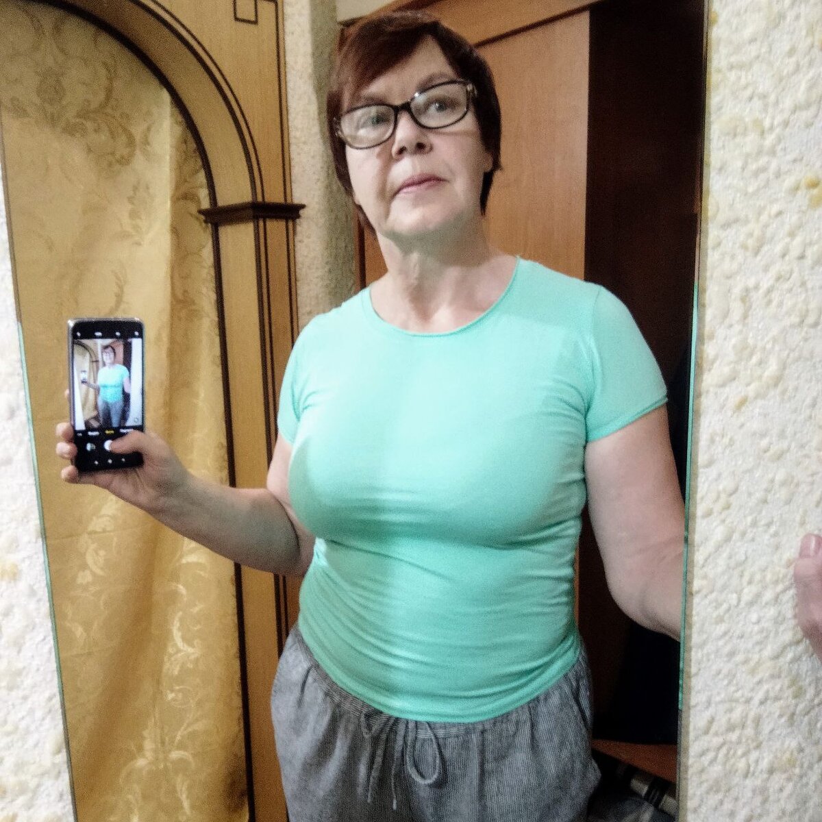 Автор сегодня, зеркало разочаровало, футболка ещё малая.