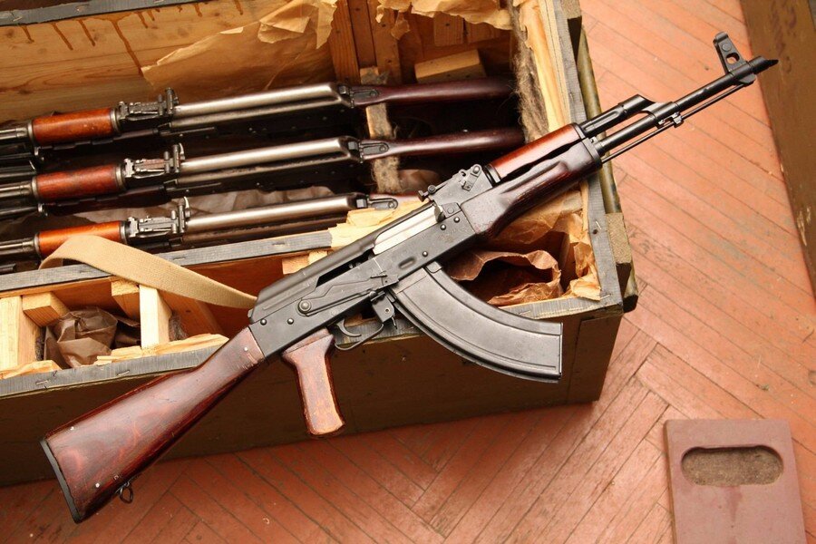 Изменения, внесенные в конструкцию, обязательно прописывается в документах и прилагаются к оружию. Охолощенное оружие имеет свою маркировку и паспорт, куда вписываются методы деактивации модели. На корпусе оружия указываются данные о списании.


В результате охолощенное оружие представляет собой: