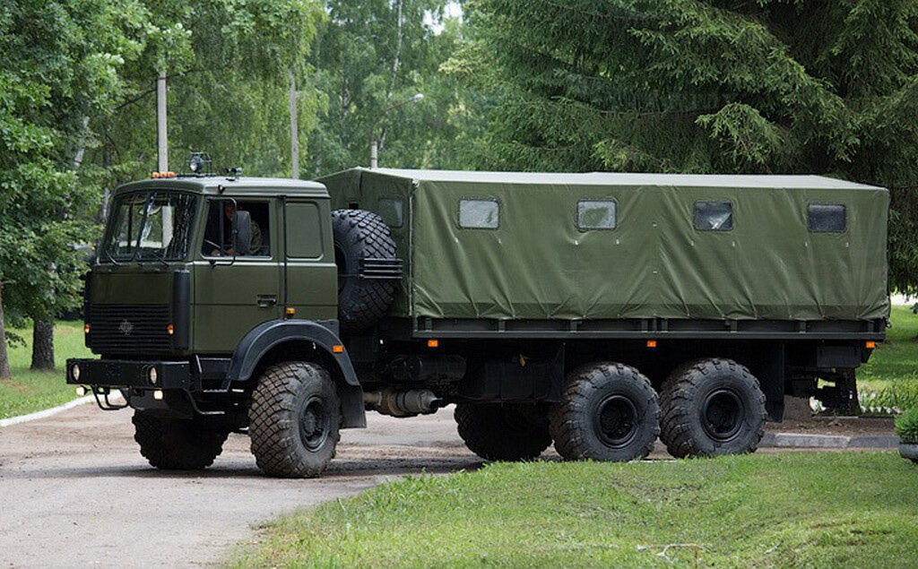 МАЗ военный тягач 537