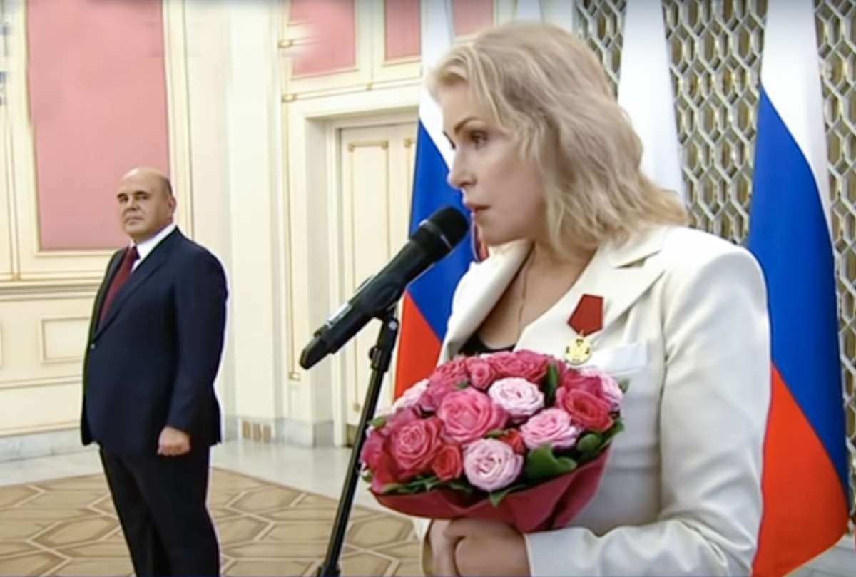 Мария Шукшина на вручении медали. (Фото с просторов интернета)