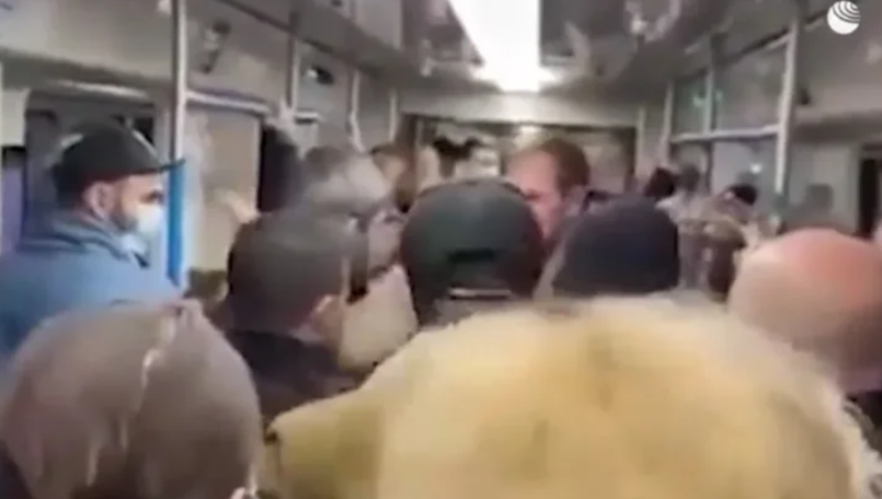 Человек в метро